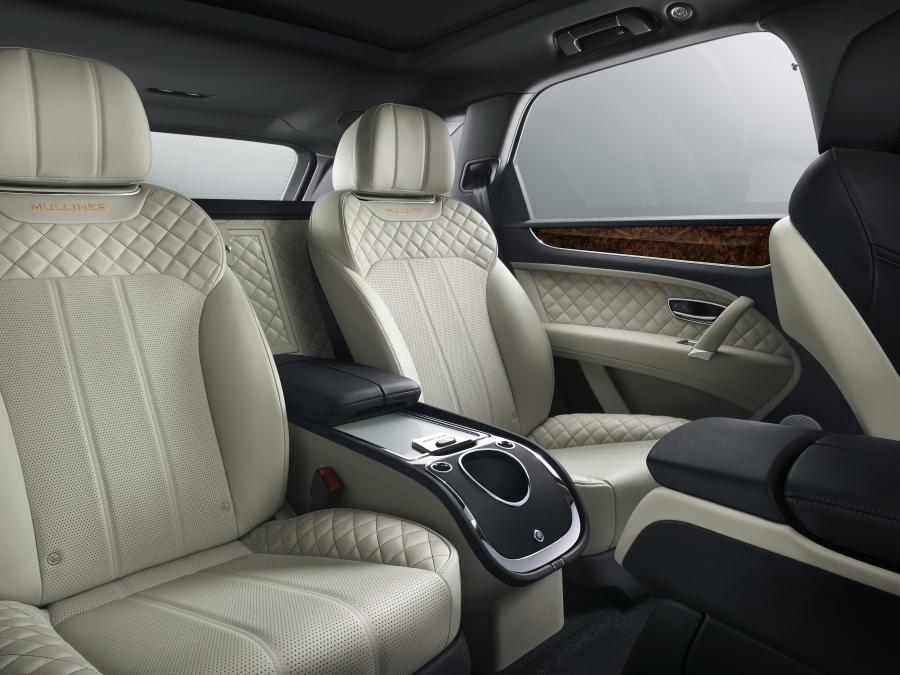 Интерьер Bentley Bentayga Mulliner 2017 года  (фото 6 из 8)